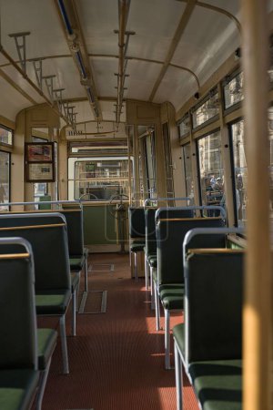 Téléchargez les photos : Intérieur vieux tramway dresden allemand - en image libre de droit