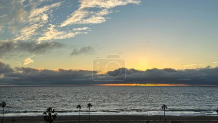 Téléchargez les photos : Couchers de soleil sur l'océan Pacifique à Playa del Rey, CA - en image libre de droit
