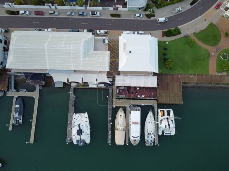 Téléchargez les photos : Une vue aérienne du port avec des bateaux en Floride - en image libre de droit