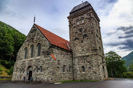 Téléchargez les photos : Une belle vue de l'église Rjukan Kirke capturée pendant la lumière du jour en Norvège, Oslo - en image libre de droit