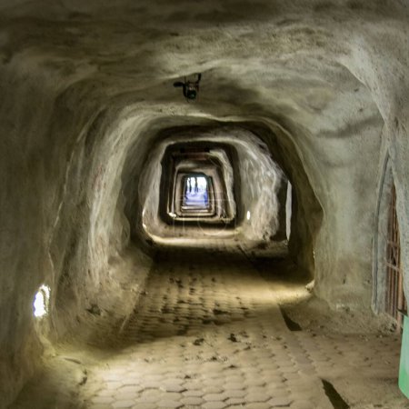 Téléchargez les photos : Gros plan d'un tunnel - en image libre de droit