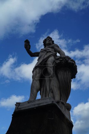 Foto de Una estatua en el puente de la Santa Trinidad - Imagen libre de derechos
