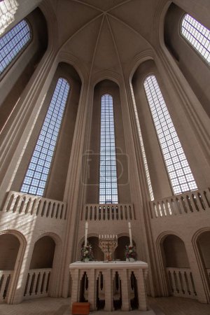 Téléchargez les photos : Un plan vertical de l'église de Grundtvig à Copenhague - en image libre de droit