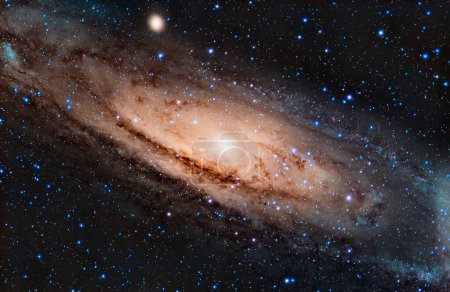 Una hermosa vista de la galaxia de Andrómeda brillando en el universo oscuro