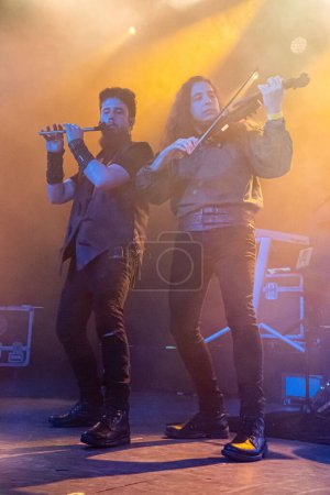 Téléchargez les photos : Le concert du groupe folk-rock celtien à la Sala La Riviera à Madrid - en image libre de droit