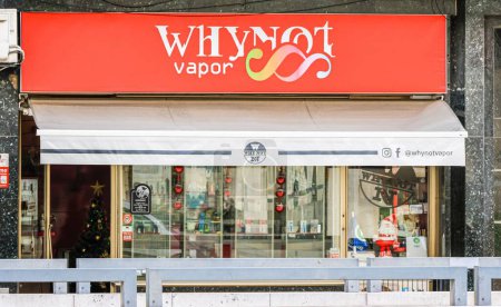 Foto de La tienda de cigarrillos electrónicos de la empresa Why Not Vapor en Lisboa, Portugal - Imagen libre de derechos