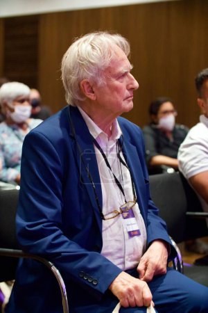 Foto de Una toma vertical de Richard Dawkins una conferencia sobre Dissent celebrada en Koln, Alemania - Imagen libre de derechos