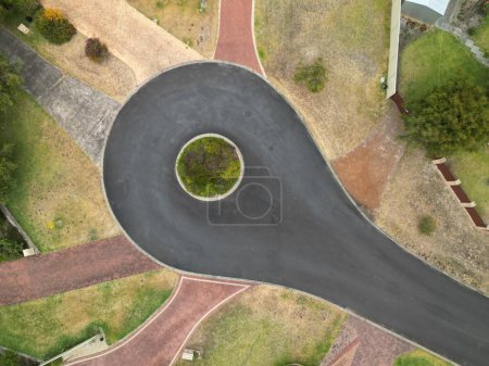 Téléchargez les photos : Vue aérienne d'un rond-point routier à West Busselton, Australie-Occidentale - en image libre de droit