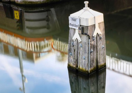 Téléchargez les photos : Plan rapproché d'une borne avec cloche de gardien de pont à Utrecht, Pays-Bas - en image libre de droit