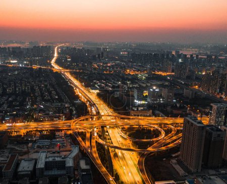 Téléchargez les photos : Vue aérienne du viaduc sur Optics Valley Avenue, Wuhan, Chine - en image libre de droit