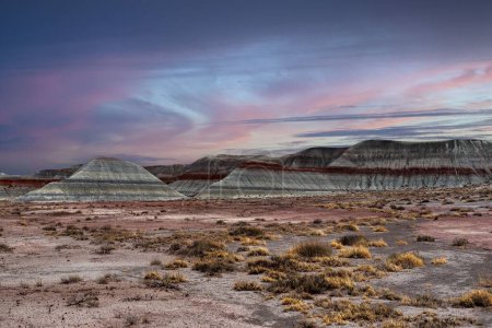 Téléchargez les photos : Un beau plan de rochers sous un ciel nuageux à Sedona, AZ, USA - en image libre de droit