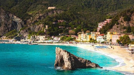 Téléchargez les photos : Vue par drone des Cinque Terre sur la côte de la Riviera, Ligurie, Italie - en image libre de droit