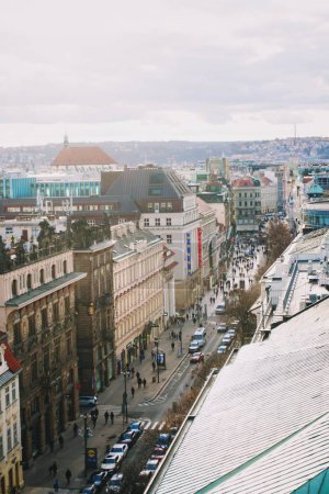 Téléchargez les photos : Un plan vertical du magnifique paysage urbain de Prague avec une architecture traditionnelle en République tchèque - en image libre de droit