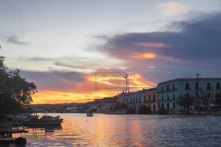 Téléchargez les photos : Une belle vue sur un coucher de soleil sur la rivière Matanzas, Cuba. - en image libre de droit
