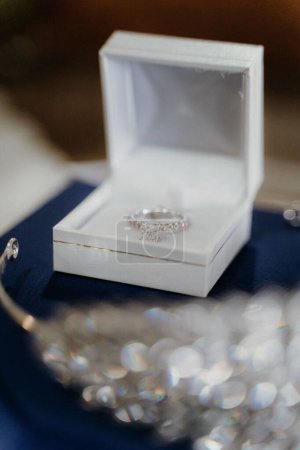 Photo for A vertical shot of a beautiful wedding ring for the bride in a white box - Royalty Free Image
