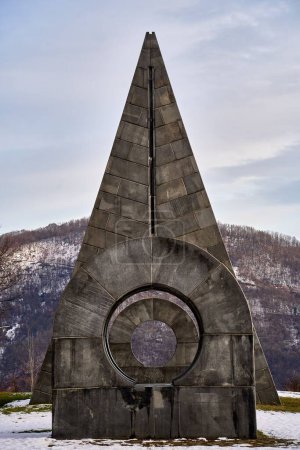 Téléchargez les photos : Le célèbre monument Popina de l'époque socialiste près de Vrnjacka Banja, Serbie - en image libre de droit