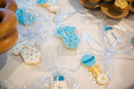 Foto de Un primer plano de galletas para baby shower - Imagen libre de derechos