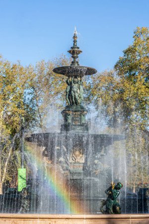 Téléchargez les photos : Un plan vertical de la fontaine des continents dans la ville de Mendoza, Argentine - en image libre de droit