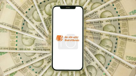 Foto de Banco de Baroda o BOB en la pantalla del teléfono móvil, sobre fondo aislado - Imagen libre de derechos