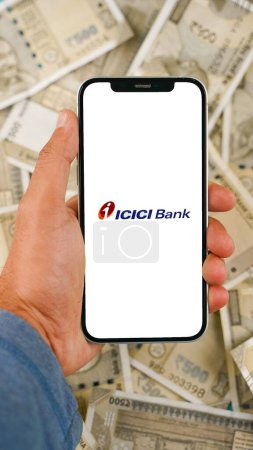 Téléchargez les photos : ICICI Bank également connu sous le nom de Industrial Credit and Investment Corporation of India, contexte isolé - en image libre de droit