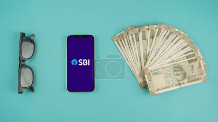 Téléchargez les photos : State Bank of India ou SBI sur l'écran du téléphone mobile - en image libre de droit