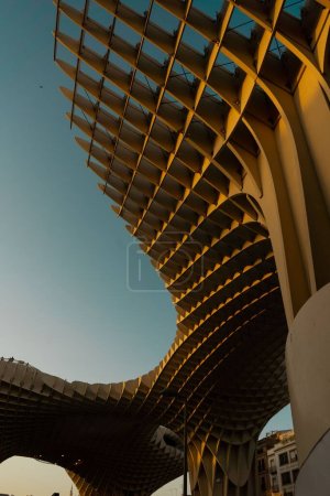Téléchargez les photos : Un plan vertical des détails de la structure futuriste en bois Setas de Sevilla à Séville, Espagne. - en image libre de droit
