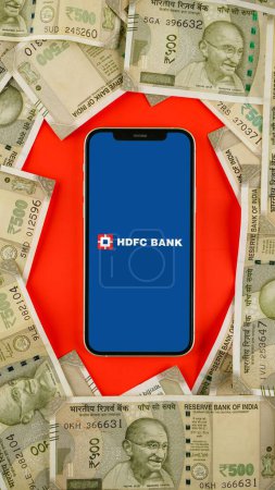 Téléchargez les photos : HDFC Bank sur l'écran de la téléphonie mobile, également connue sous le nom de Housing Development Finance Corporation Limited - en image libre de droit