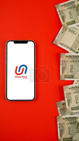 Foto de Union Bank of India o UBI en la pantalla del teléfono móvil - Imagen libre de derechos
