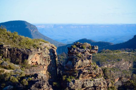 Téléchargez les photos : Vue de la tête de sanglier depuis le belvédère de Cahill à Katoomba dans les Blue Mountains d'Australie - en image libre de droit