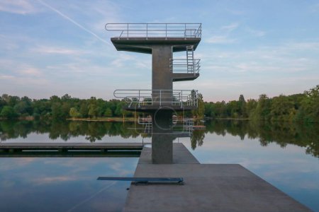 Téléchargez les photos : The Grosser Voog avec un ciel bleu nuageux en arrière-plan, Darmstadt, Allemagne - en image libre de droit