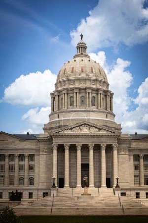 Photo for A vertical of the mesmerizing Missouri State Capital building with a large dome and a statue in front - Royalty Free Image