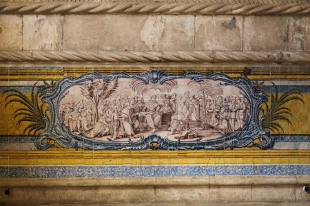 Foto de Un primer plano de un detalle de un altar en el monasterio de Jerónimos en Lisboa, Portugal - Imagen libre de derechos