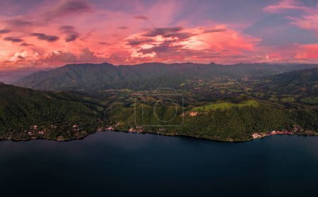 Téléchargez les photos : Vue panoramique de la Laguna Santa Maria del Oro, Nayarit, Mexique. Parfait comme fond. - en image libre de droit