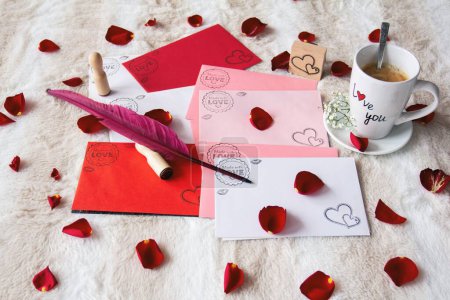 Téléchargez les photos : Belle lettre d'amour pour écrire combien quelqu'un aime quelqu'un. - en image libre de droit