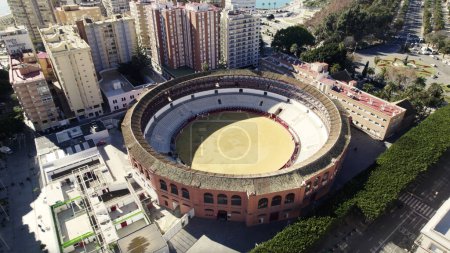 Foto de Una toma aérea de la Plaza de Toros en Málaga, España. - Imagen libre de derechos
