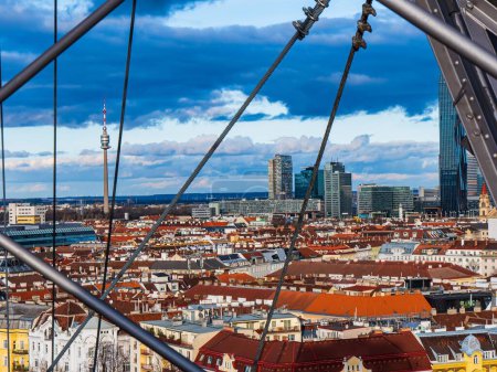 Téléchargez les photos : Un paysage urbain de la grande roue viennoise - en image libre de droit