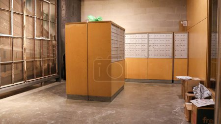 Téléchargez les photos : Salle du courrier en bois dans un entrepôt à Minneapolis, Minnesota - en image libre de droit