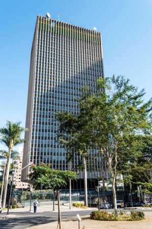 Foto de Vista vertical de la alta sede de la compañía eléctrica CEMIG en Belo Horizonte, Brasil - Imagen libre de derechos