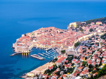 Foto de Una vista aérea de la histórica ciudad costera de Dubrovnik, Croacia - Imagen libre de derechos