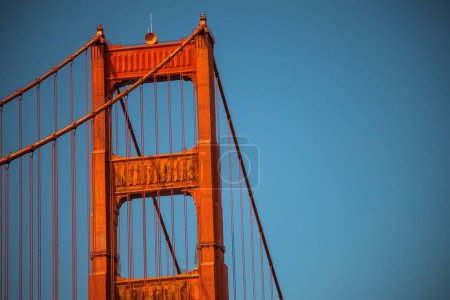 Téléchargez les photos : Un détail du Golden Gate Bridge à San Francisco par une journée ensoleillée - en image libre de droit
