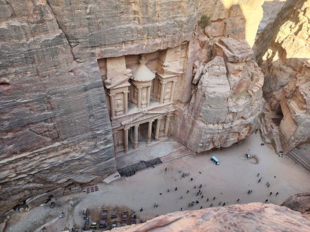 Foto de Un plano de alto ángulo de los antiguos edificios de Petra, Jordania - Imagen libre de derechos