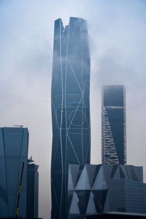 Téléchargez les photos : Vue verticale de la tour du siège de l'Autorité des marchés financiers (AMC) - en image libre de droit