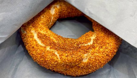 Téléchargez les photos : Un bagel turc simit aux graines de sésame - en image libre de droit