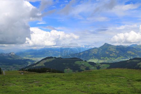 Téléchargez les photos : Un beau cliché des paysages de montagne en Autriche - en image libre de droit