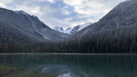 Foto de Una vista fascinante del Parque Provincial de los Lagos de Joffre, Pemberton British Columbia Canada - Imagen libre de derechos