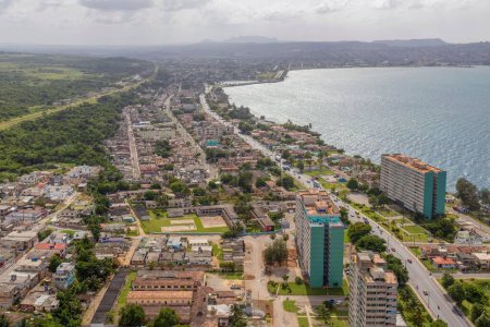 Téléchargez les photos : Vue aérienne des bâtiments et de la mer, Matanzas, Cuba - en image libre de droit