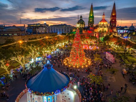 Téléchargez les photos : Noël et Nouvel An dans la cathédrale du centre-ville Zapopan - en image libre de droit