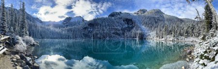 Téléchargez les photos : Un magnifique lac turquoise et montagneux, parc provincial Joffre Lakes, Colombie-Britannique, Canada - en image libre de droit