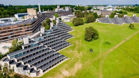 Téléchargez les photos : Vue aérienne de l'Université d'East Anglia à Norwich, Angleterre - en image libre de droit
