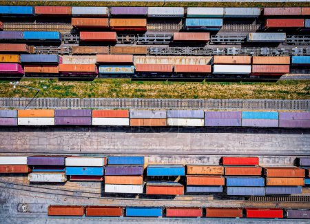 Téléchargez les photos : Chine Pologne trains de transport de conteneurs de fret - en image libre de droit